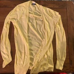 Lightweight long sleeve cardigan.